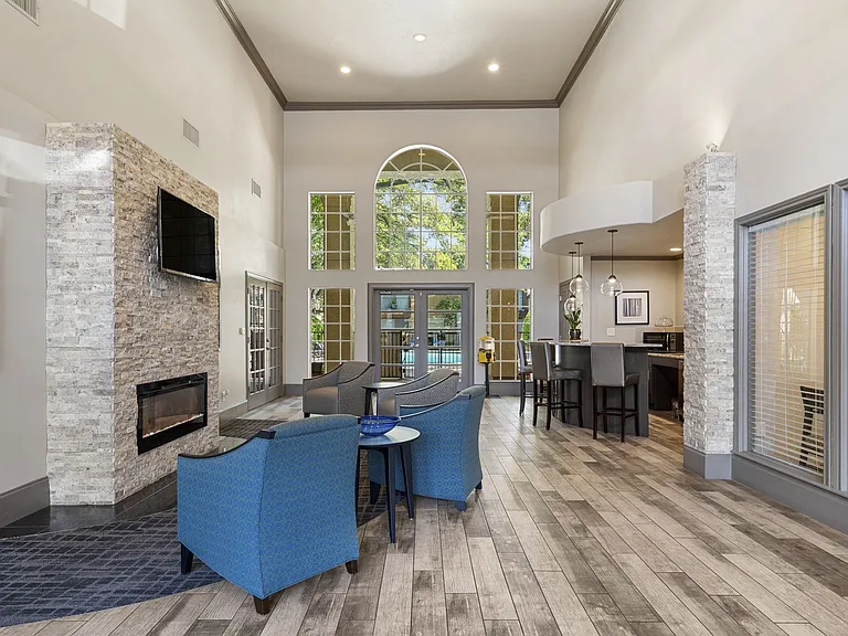 Regal Court Apartments — Photo 6