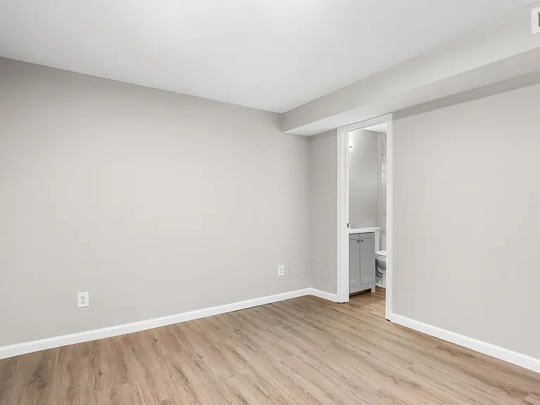 396 Rawson St SW #7 — Photo 8