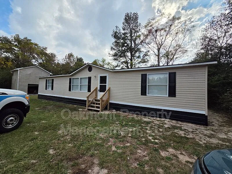 4 bed, 2.0 bath, 1680 sqft, $1,395 — Photo 2