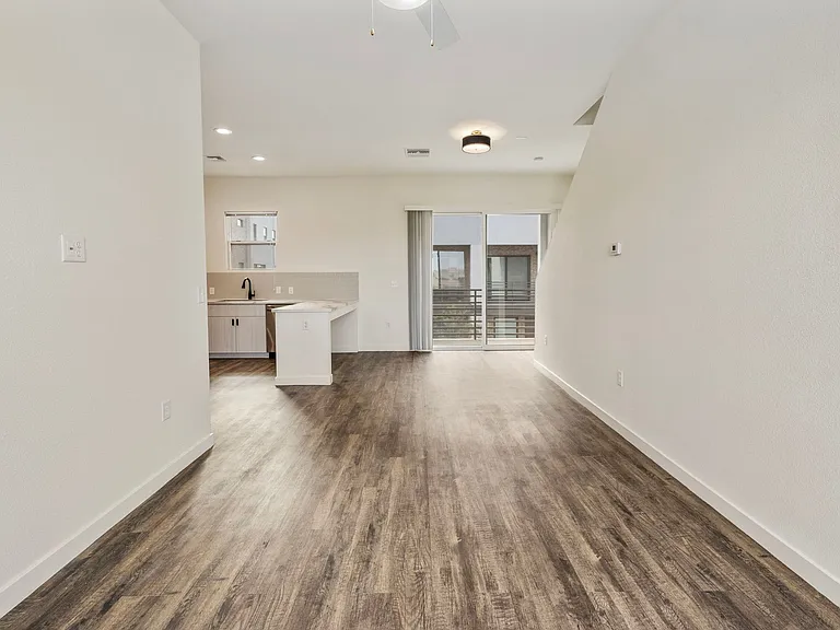 406 W. 7th St. — Photo 5