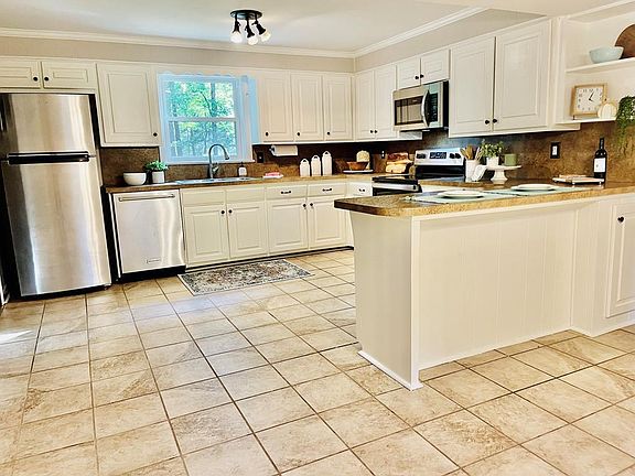 5th image of 612 Dover Pl