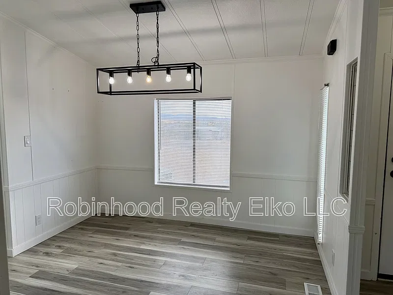 3 bed, 2.0 bath, 1617 sqft, $2,000 — Photo 4