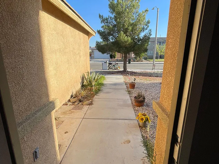 Inyo Ct — Photo 28
