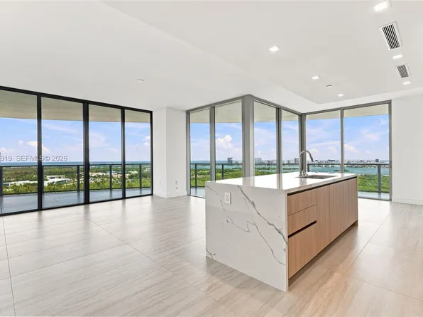 2411 Laguna Cir #2301, Miami, FL 33181