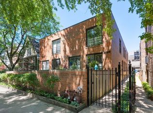 826 W Wolfram St #A, Chicago, IL 60657