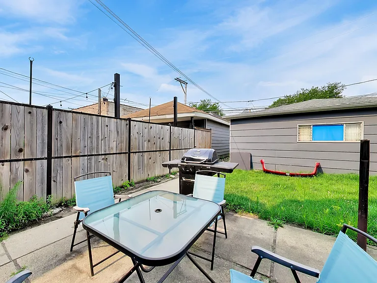 2206 N Kostner Ave #B — Photo 22