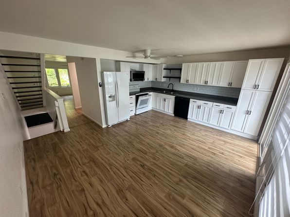 1136 Kumukumu St