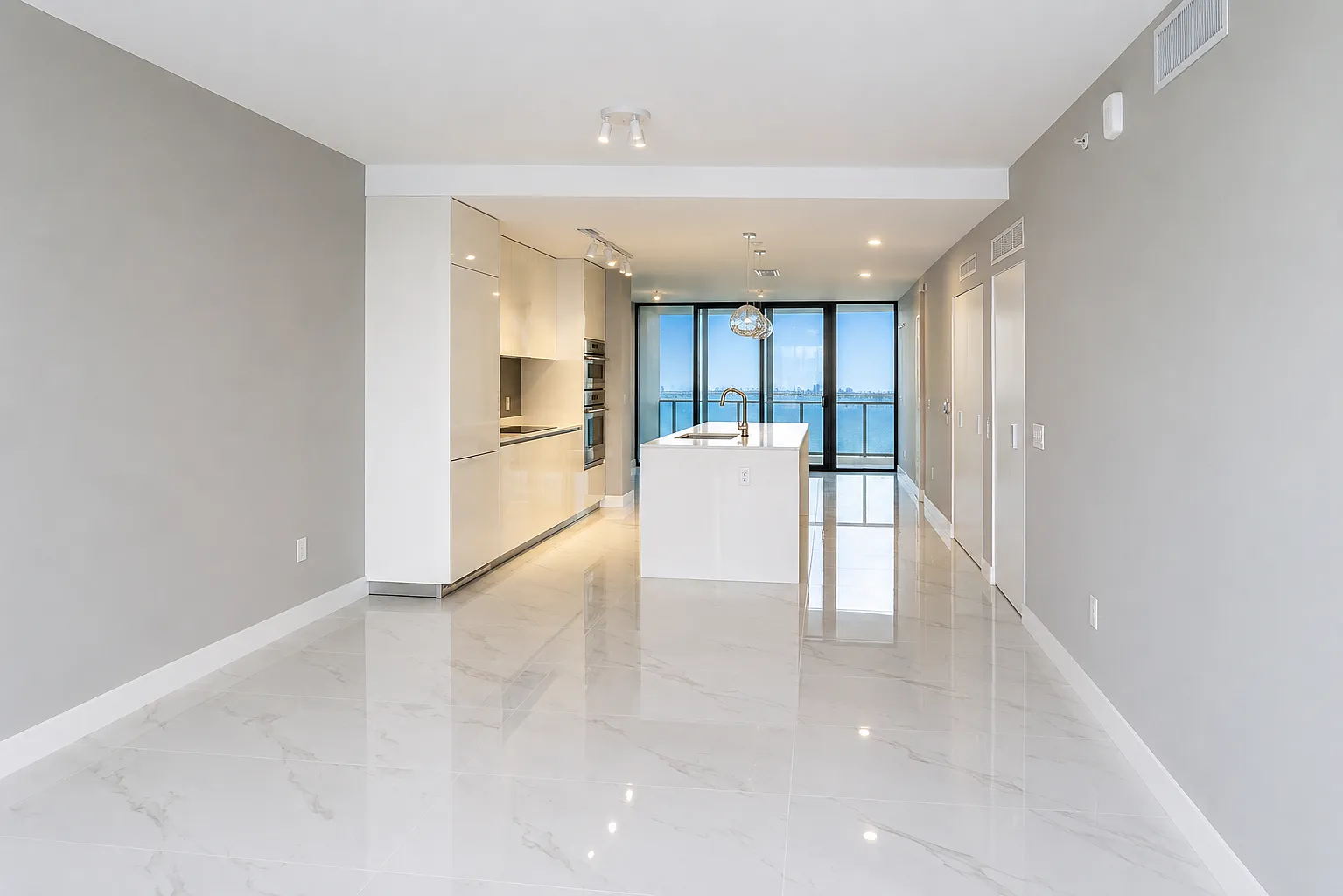 2 bed, 2.5 bath, 1283 sqft, $8,650 — Photo 3