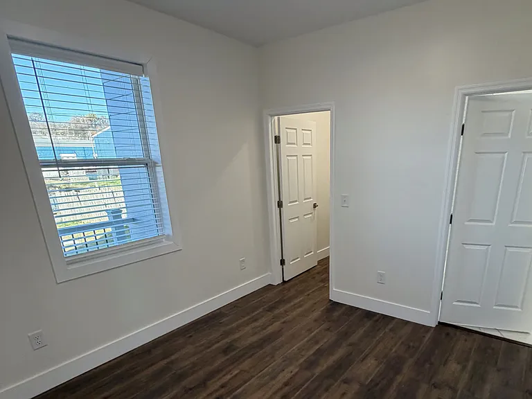 1409 Woodbine Ave — Photo 16