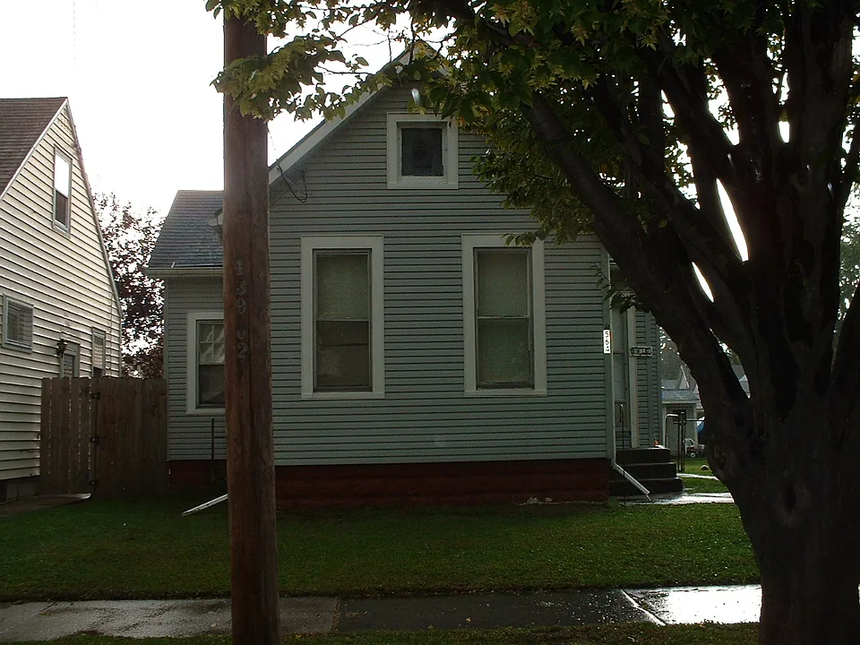 564 Thurston St