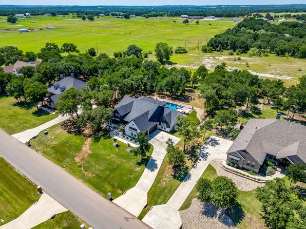673 S Sugartree Dr, Lipan, TX 76462