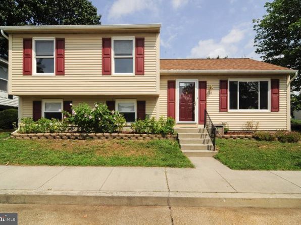 16 Chatterly Ct