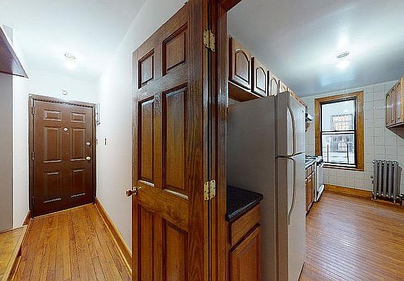 2nd image of 4122 49th St APT 1R