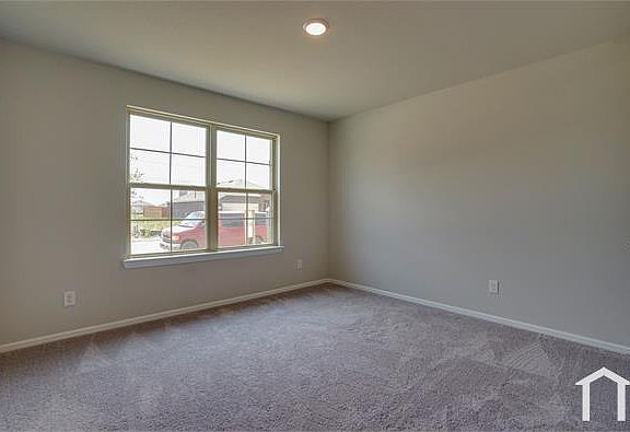 5th image of 1937 Huisache St