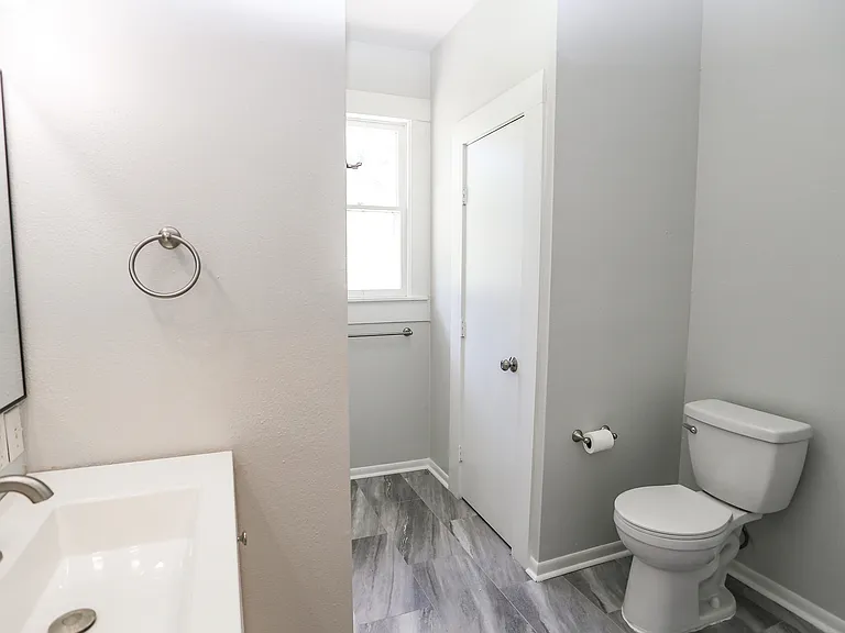 271 S Willow Ave — Photo 24