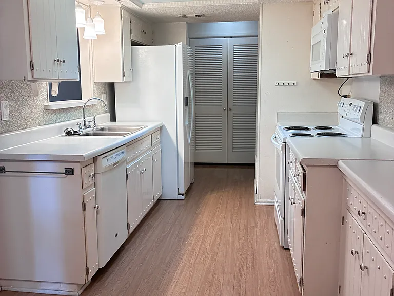 10919 Whisper Rdg — Photo 10