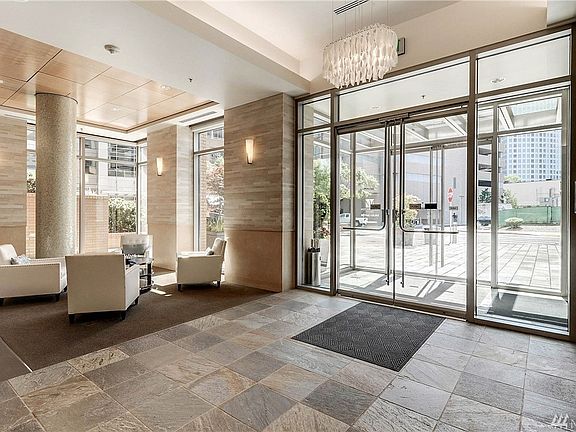 4th image of 10610 NE 9th Pl Unit 706