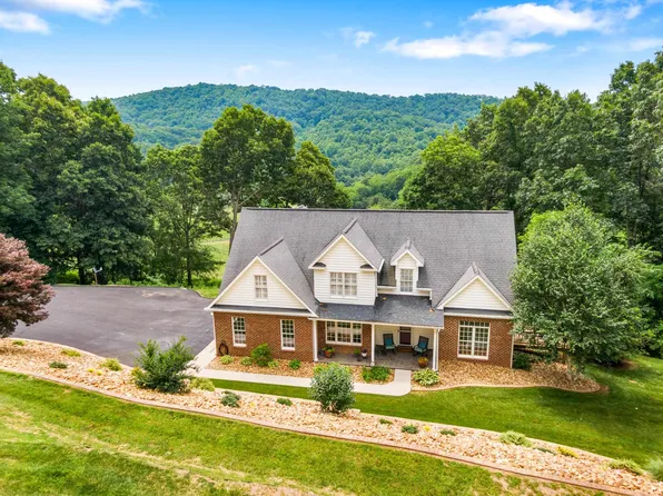2130 Lubna Dr, Christiansburg, VA 24073