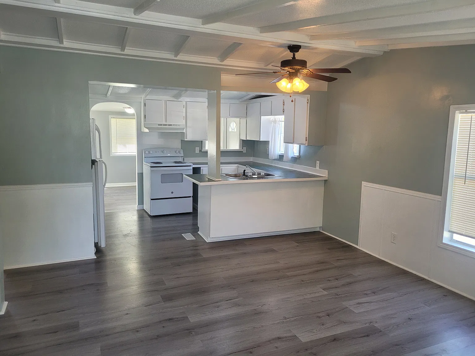 3 bed, 1.5 bath, 1053 sqft, $950 — Photo 3