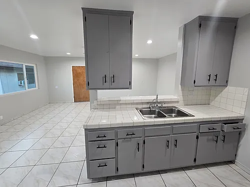736 S Eastmont Ave #7 Photo 1