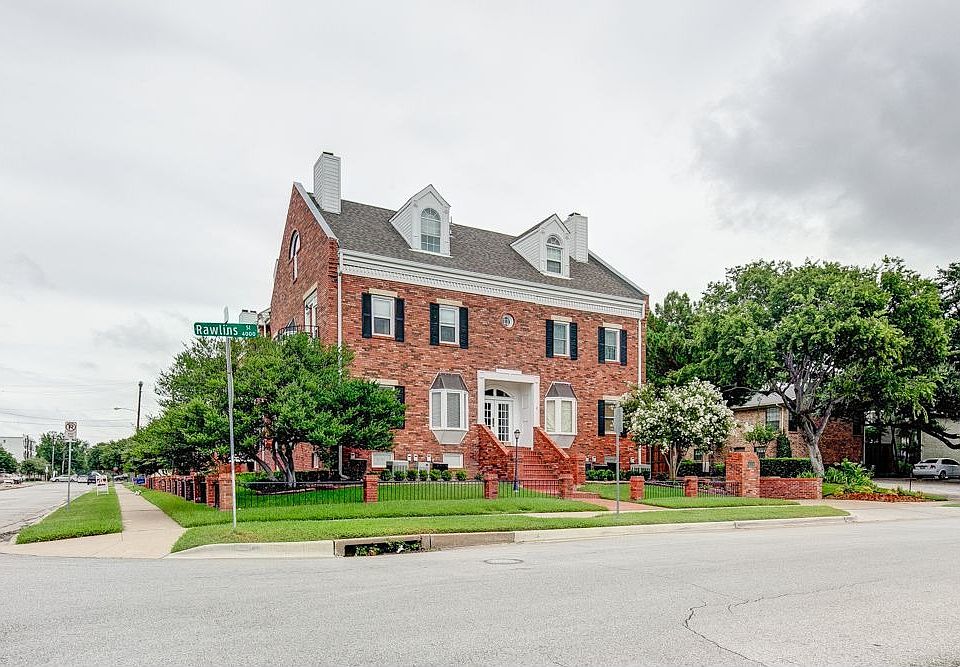 Lovely Colonial Style condo 