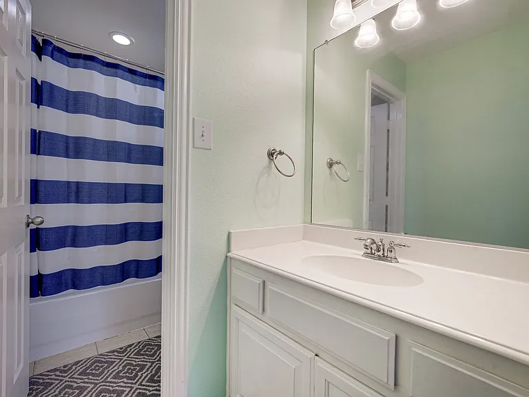 11804 Blackhawk Dr — Photo 20