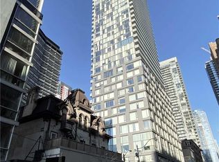 101 Peter St W #2401, Toronto, ON M5V 0G6