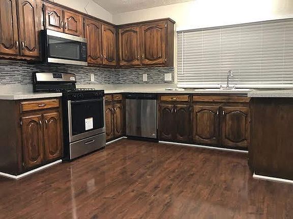 4th image of 345 Meadowcreek Ln