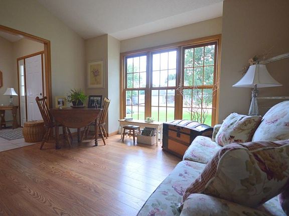 4th image of 22907 Weymouth Ln