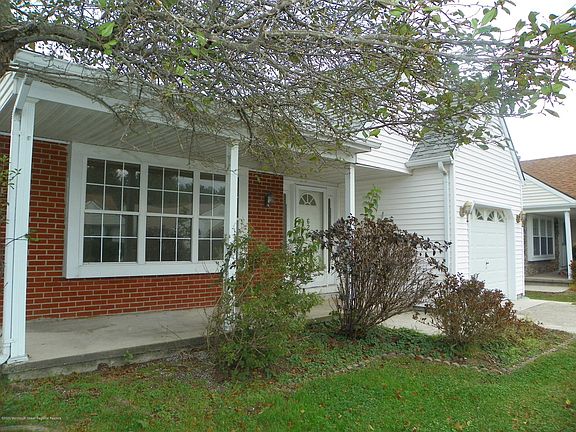 2nd image of 62 Narberth Way