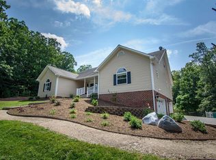 573 Mabry Ln, Blacksburg, VA 24060