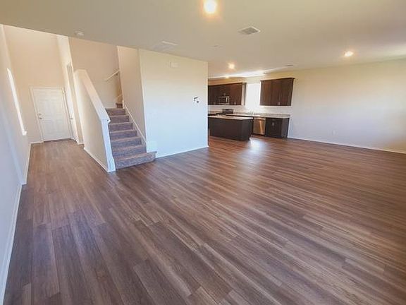 4th image of 379 Papaya Dr