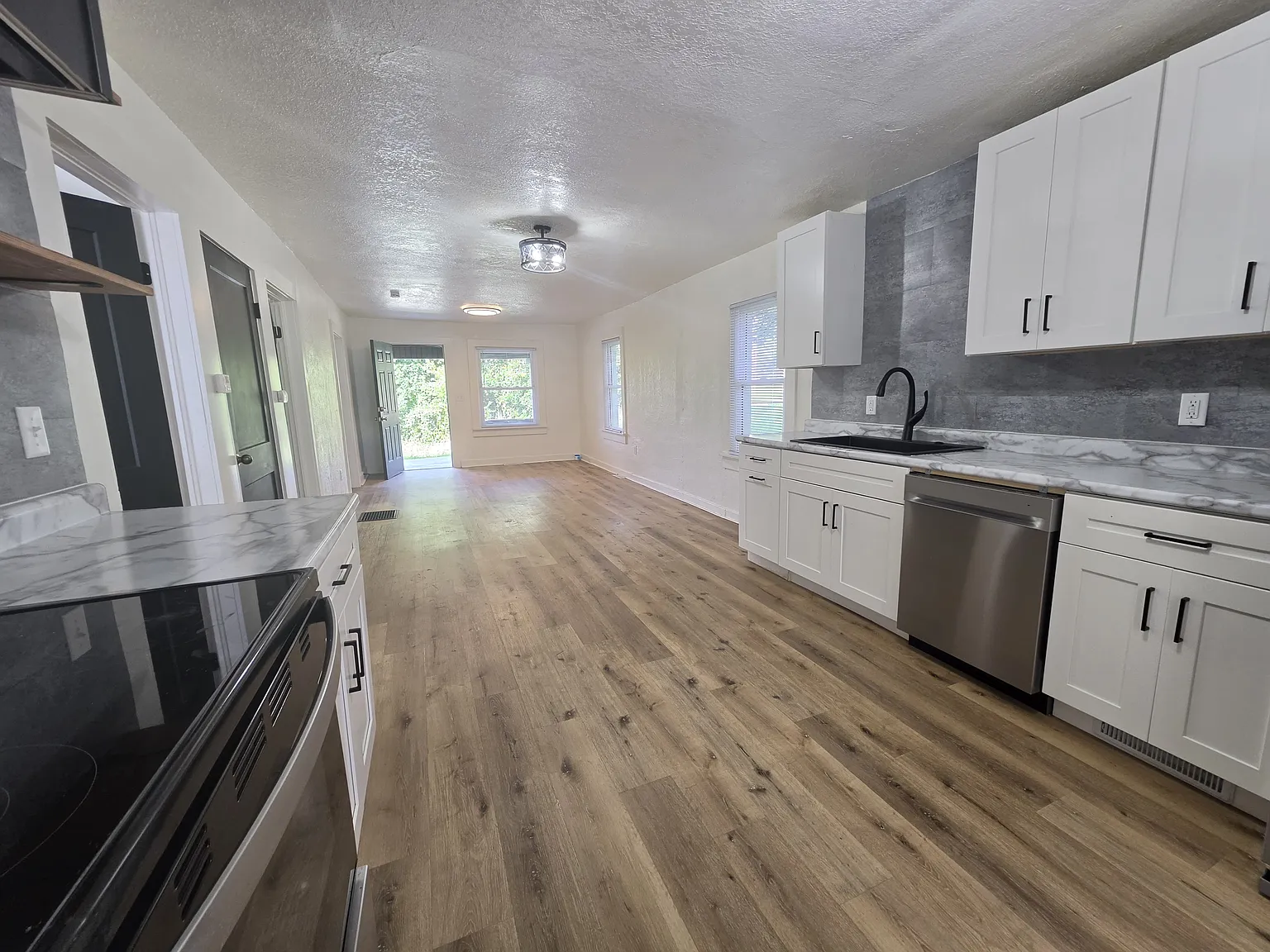2 bed, 1500 sqft, $1,700 — Photo 1