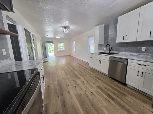 103 N Francis St, Excelsior Springs, MO 64024