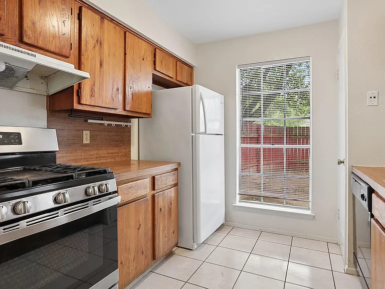 11912 Sunhillow Bnd #B — Photo 5