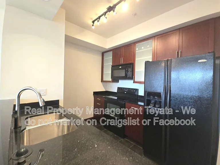 259 W Bakerview Rd #C401 — Photo 6