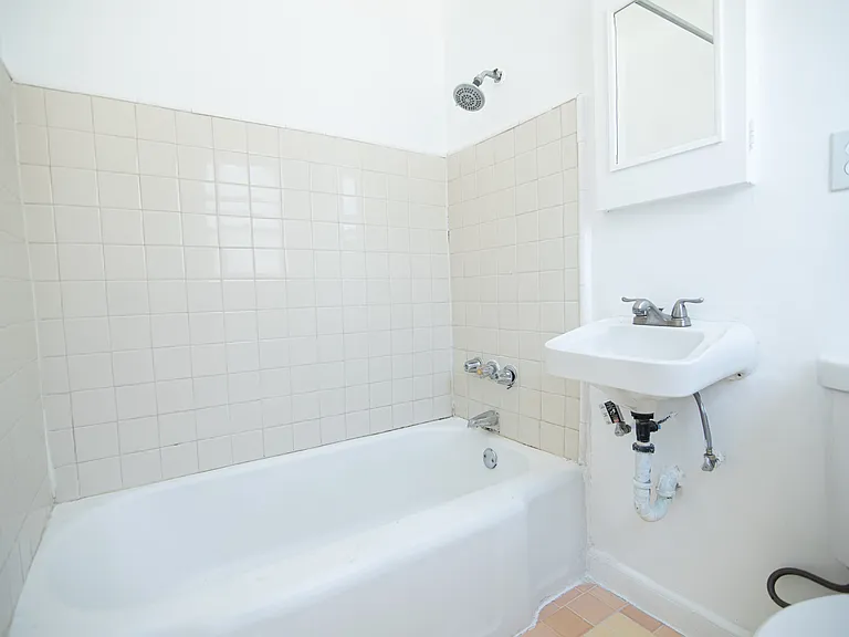 4754 Oakwood Ave #11 — Photo 4
