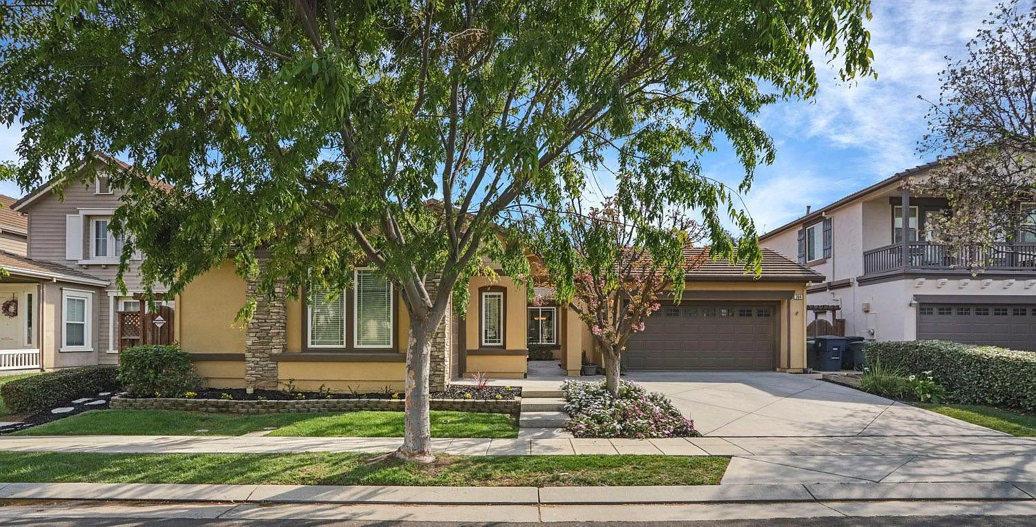 304 Ryan Ave photo 1