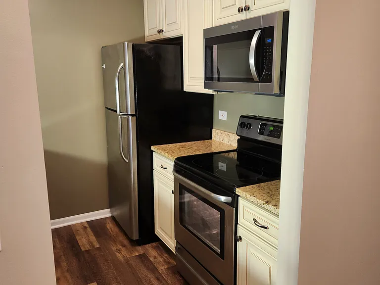 360 Leah Ln — Photo 4