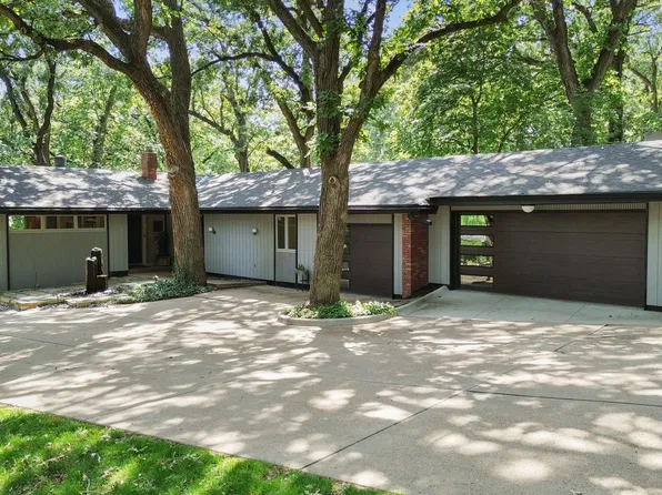 9323 Oak St, Omaha, NE 68124