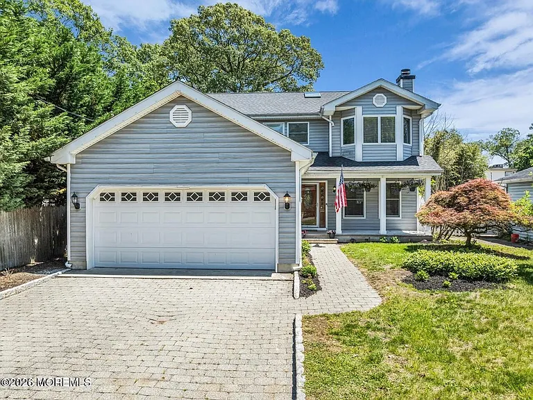 51 Venice Dr — Photo 2