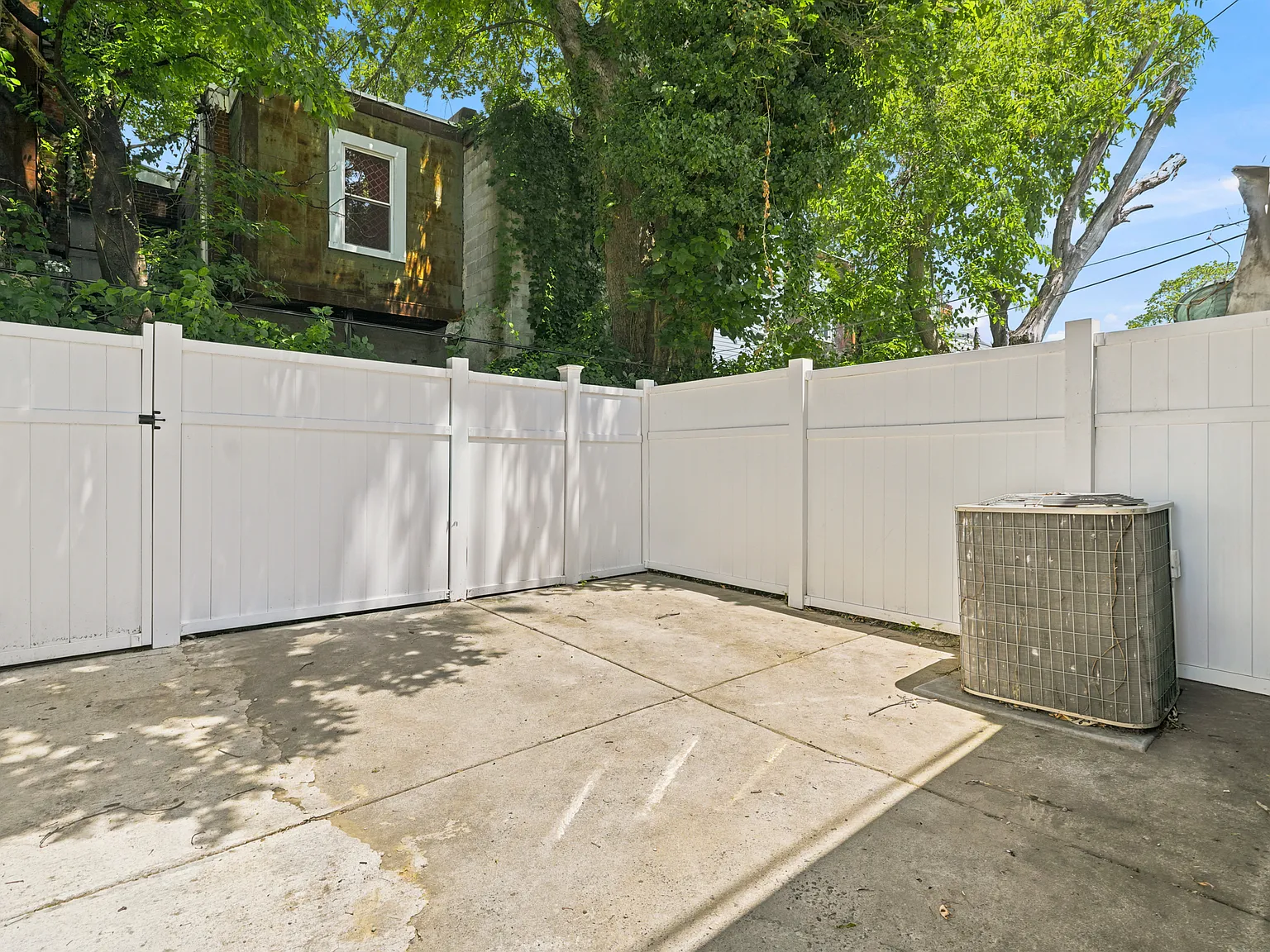 4 bed, 1.5 bath, 1436 sqft, $2,100 — Photo 4
