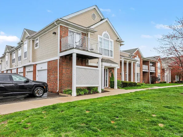 16413 Dominion Dr, Macomb, MI 48044