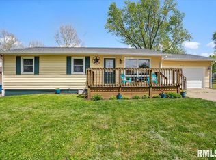 94 Downing Dr, Chatham, IL 62629