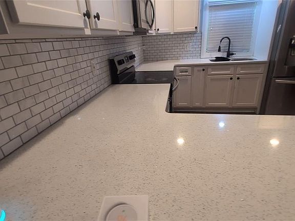 4th image of 2803 3rd Ave SW