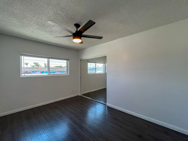 1335 Stanley Ave — Photo 10