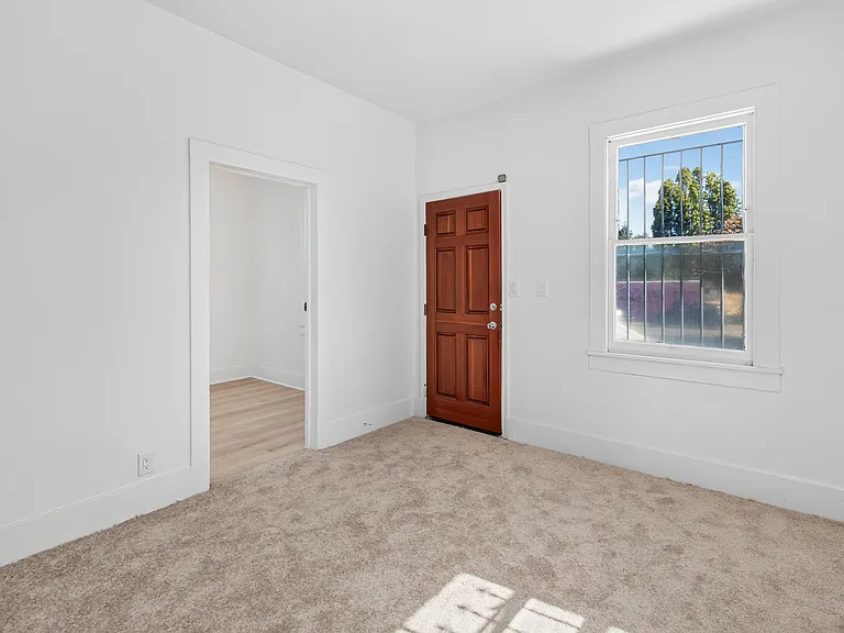 811 W Grand Ave #A — Photo 30