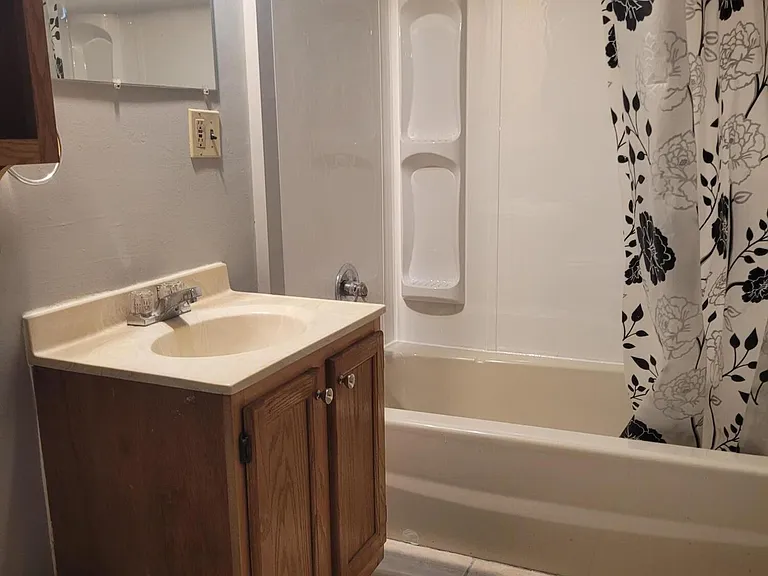 1148 Fort Augusta Ave — Photo 9