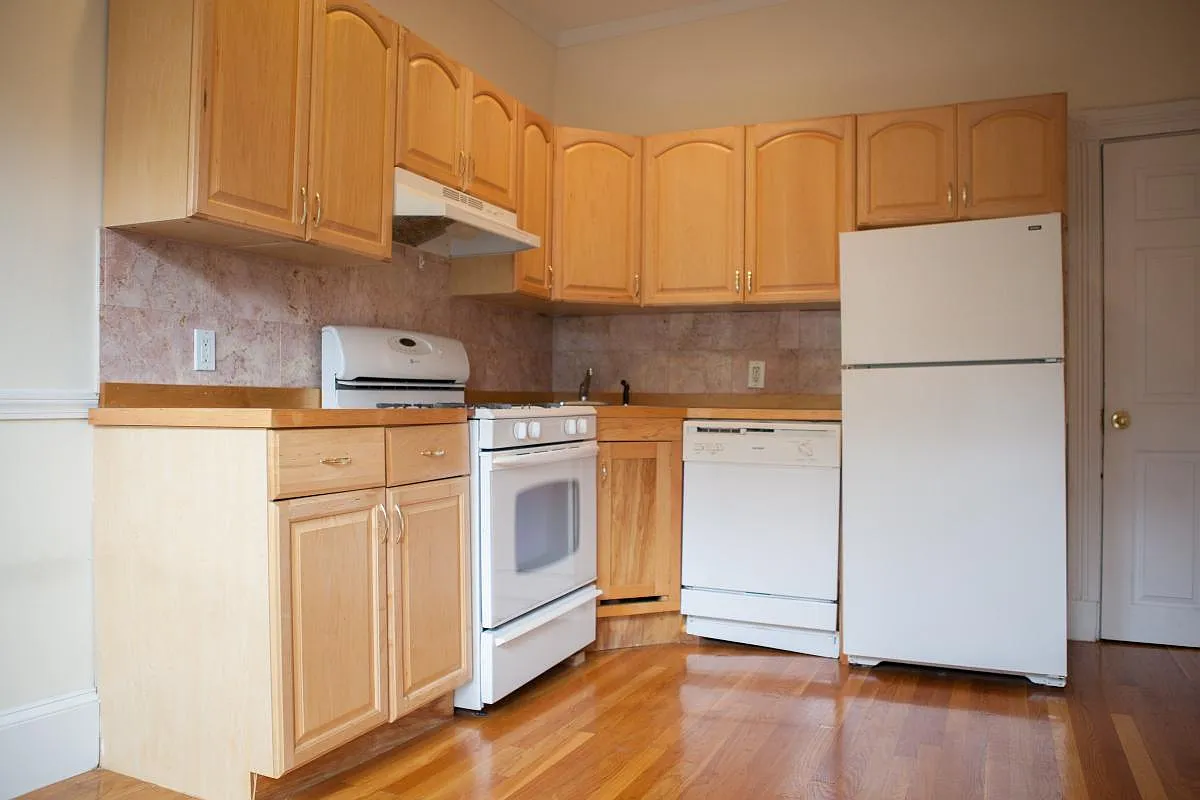 52 Joy Street — Photo 3