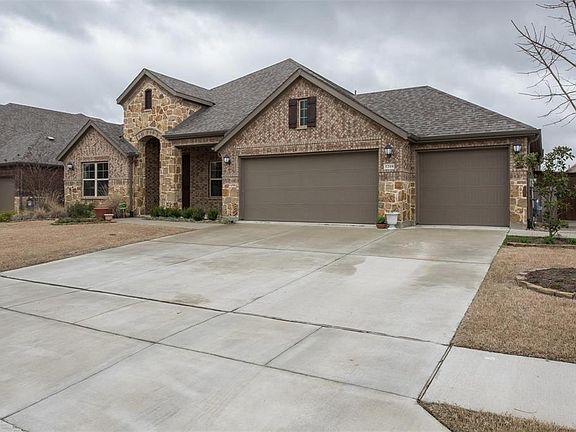 2nd image of 5208 Rosewood Ln